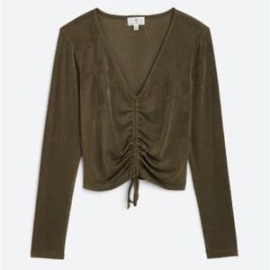 Center ruche cropped sateen knit top